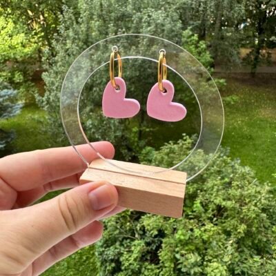 Rankų darbo auskarai širdelės iš polimerinio molio ant rinkučių